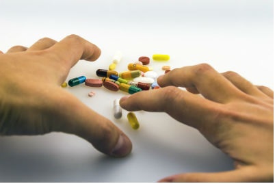 Desarrollo de un modelo de implementación teóricamente informado para medicamentos administrados por telemedicina para el trastorno por consumo de opioides